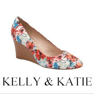 •New In Box Kelly & Katie-Laurene Wedge Pump